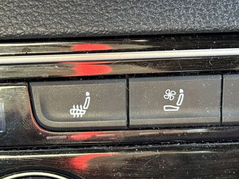 Used 2022 Volkswagen Atlas SEL Premium image 33