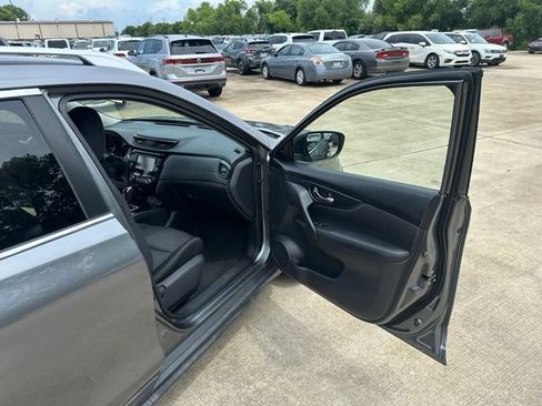 Used 2020 Nissan Rogue SV FWD image 14