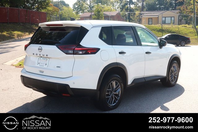 Used 2024 Nissan Rogue S AWD/4WD image 7