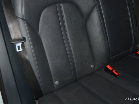 Used 2013 Audi A8 4.0T image 24