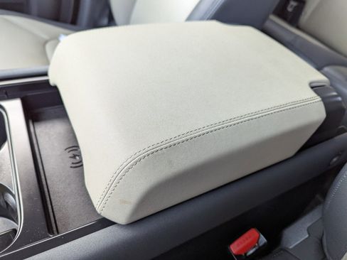 Used 2023 Land Rover Defender 110 X-Dynamic SE image 30