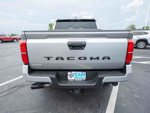 Used 2025 Toyota Tacoma SR5 AWD/4WD image 5