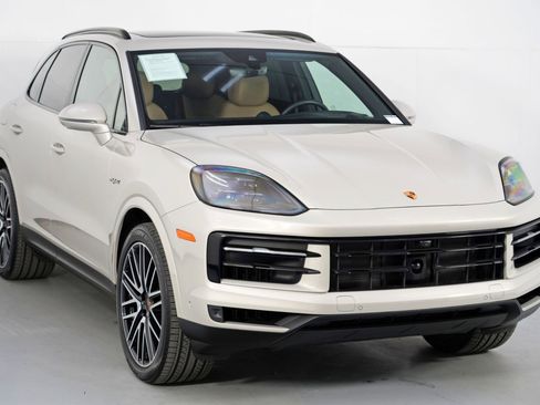 Used 2025 Porsche Cayenne E-Hybrid image 54