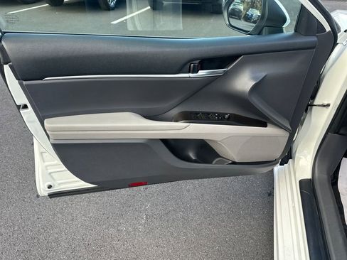 Used 2023 Toyota Camry SE image 14