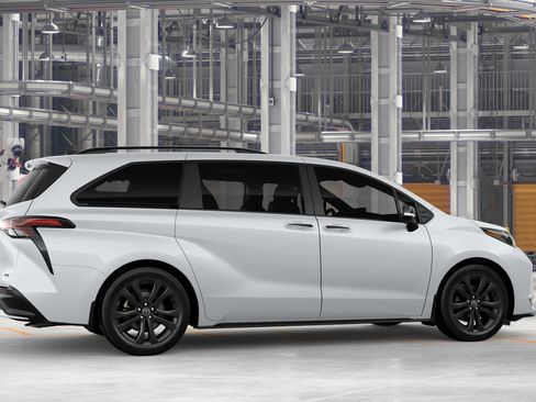 New 2026 Toyota Sienna XSE FWD image 13