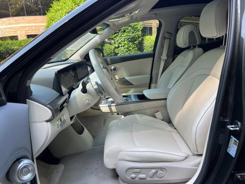 Used 2023 Genesis GV60 Advanced AWD/4WD image 6