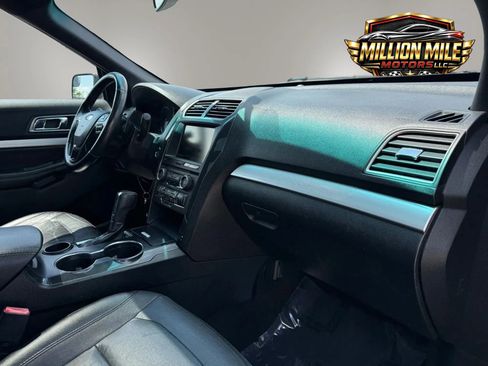 Used 2016 Ford Explorer XLT w/ Equipment Group 202A FWD image 19