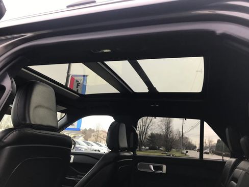 Used 2020 Ford Explorer Limited w/ Class III Trailer Tow Package image 36