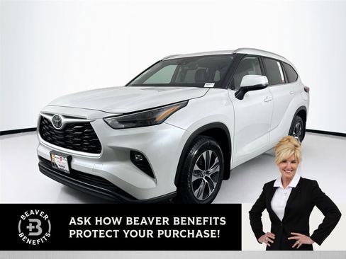 Certified 2025 Toyota Highlander XLE AWD/4WD image 1