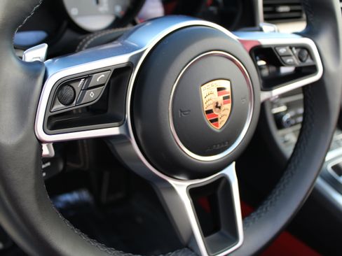 Certified 2019 Porsche 911 Carrera S image 21