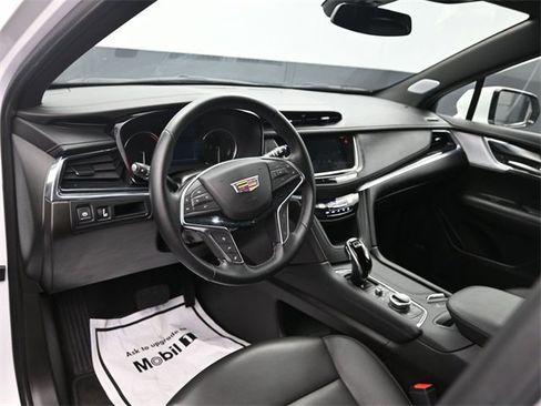 Used 2025 Cadillac XT5 Premium Luxury image 14