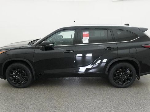 New 2026 Toyota Highlander Limited image 3