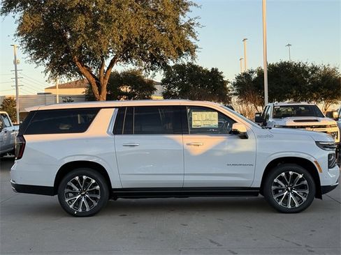 New 2026 Chevrolet Suburban High Country image 3