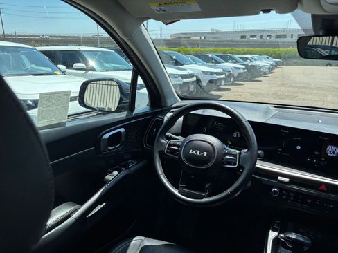 Used 2024 Kia Sorento S FWD image 37