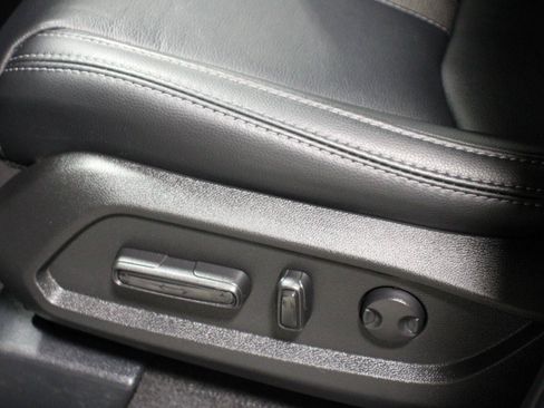 Used 2025 Honda Pilot Touring image 33