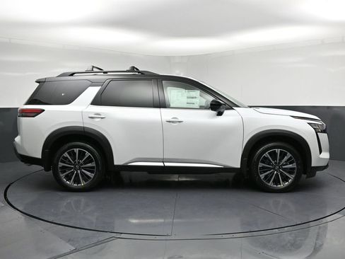 New 2026 Nissan Pathfinder Platinum w/ Lighting Package AWD/4WD image 30