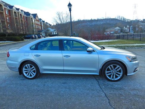 Used 2017 Volkswagen Passat 1.8T SEL Premium image 10