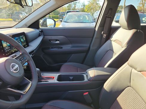 New 2026 Nissan Kicks SR FWD image 18