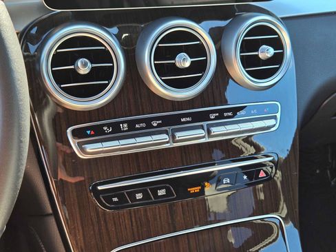 Used 2020 Mercedes-Benz GLC 300 4MATIC image 29