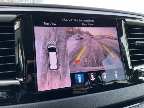 Used 2019 Chrysler Pacifica Touring Plus w/ Advanced Safetytec Group image 26