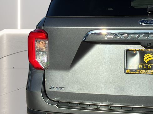 Used 2021 Ford Explorer XLT RWD image 30