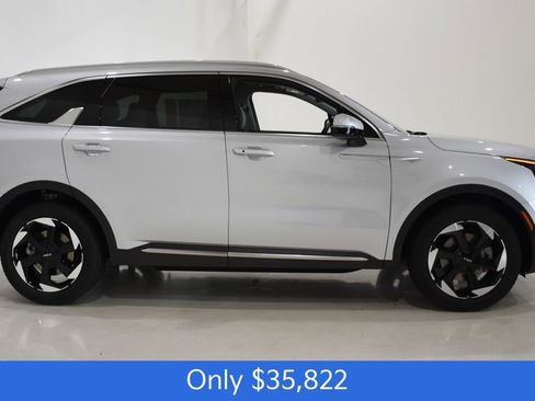 New 2025 Kia Sorento EX image 3