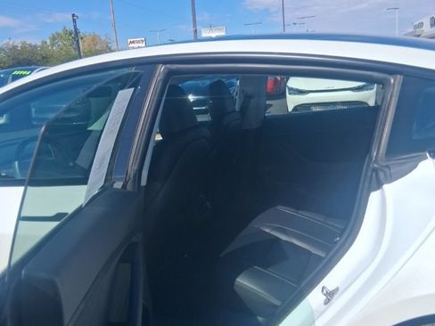 Used 2023 Tesla Model 3 Standard Range RWD image 9
