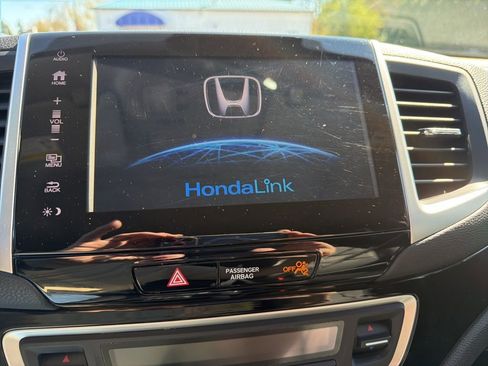 Used 2018 Honda Pilot Touring image 13