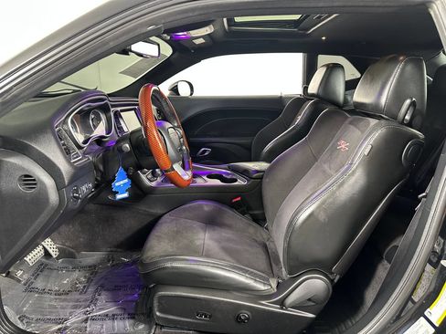 Used 2016 Dodge Challenger R/T Scat Pack w/ Leather Interior Group RWD image 16