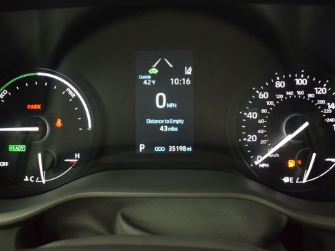 Used 2024 Toyota Sienna LE image 18