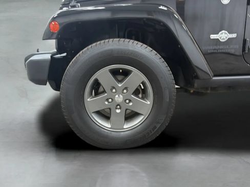 Used 2015 Jeep Wrangler Unlimited Sport AWD/4WD image 27