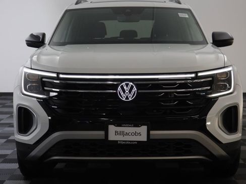 Used 2025 Volkswagen Atlas Peak Edition SE AWD/4WD image 21