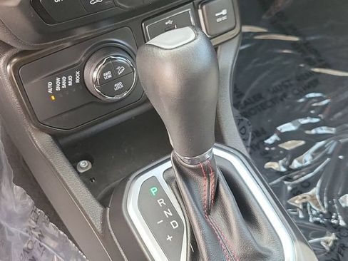 Used 2023 Jeep Renegade Trailhawk AWD/4WD image 33