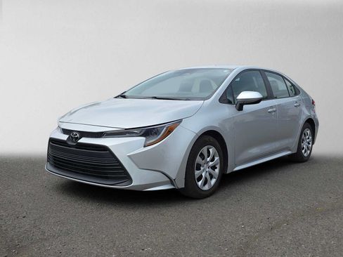 Used 2024 Toyota Corolla LE FWD image 8