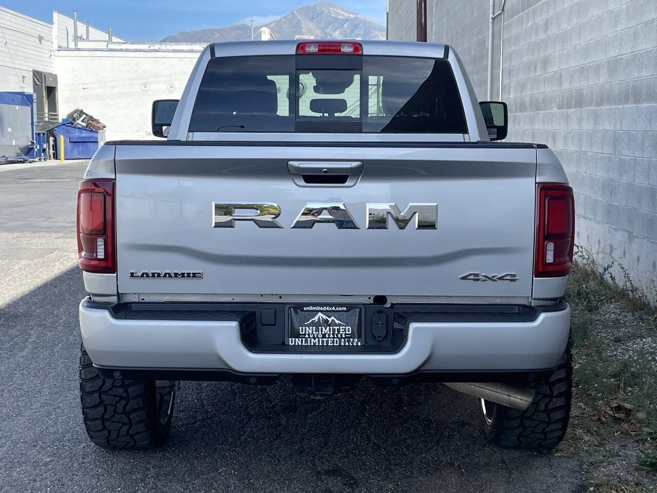 Used 2026 RAM 2500 Laramie AWD/4WD image 7