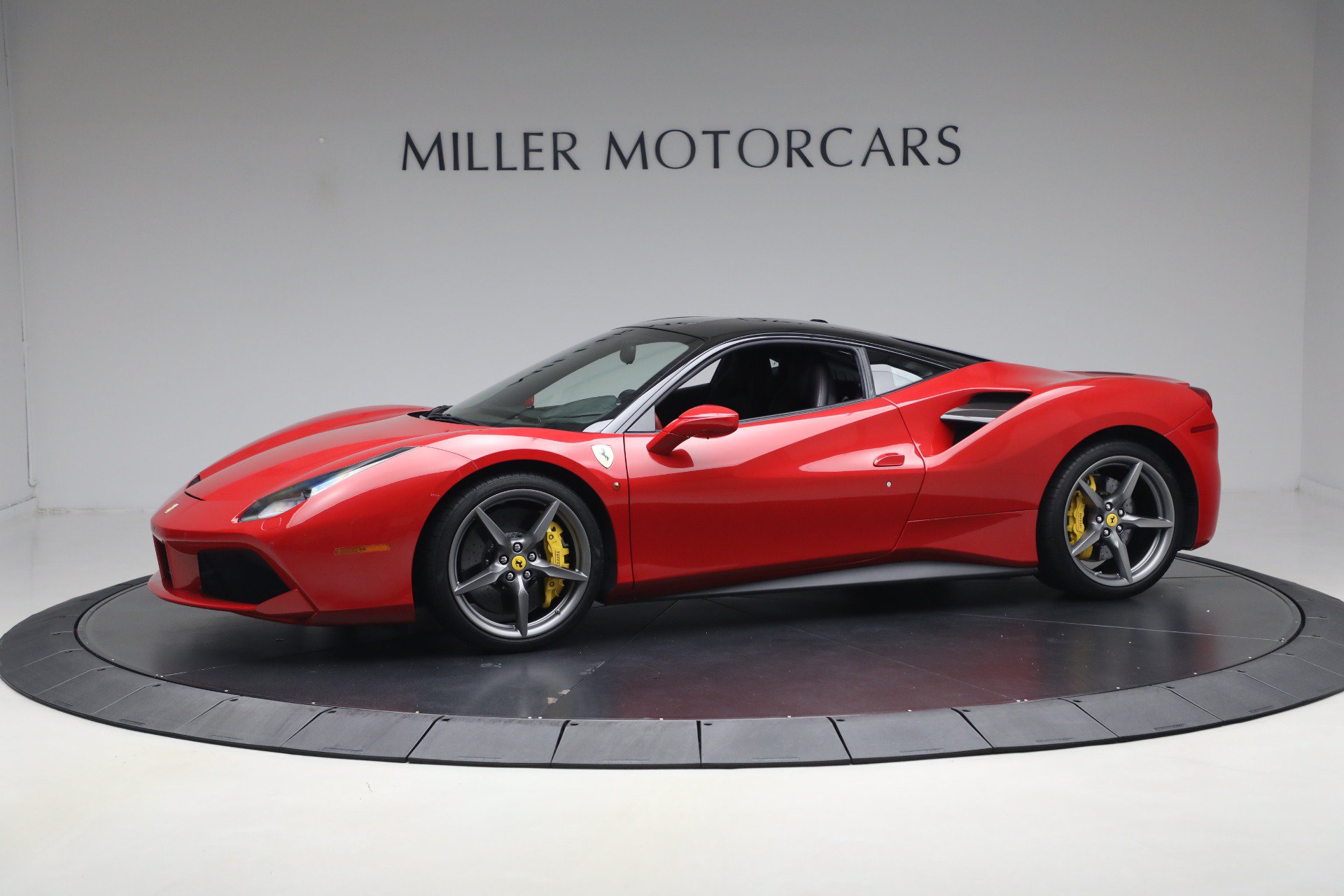Certified 2018 Ferrari 488 GTB RWD image 2