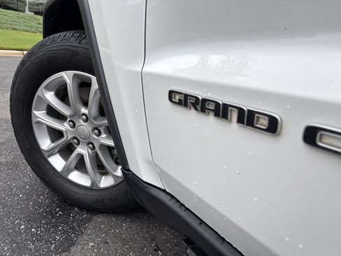 Certified 2021 Jeep Grand Cherokee Laredo AWD/4WD image 12