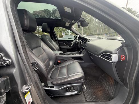 Used 2017 Jaguar F-PACE Prestige image 14