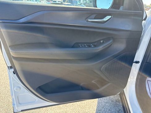 New 2025 Jeep Grand Cherokee Laredo image 10