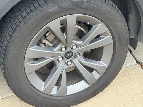 Used 2021 Ford Explorer XLT w/ Equipment Group 202A RWD image 11