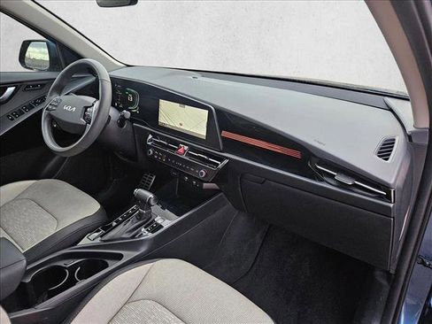Used 2024 Kia Niro SX Touring image 24