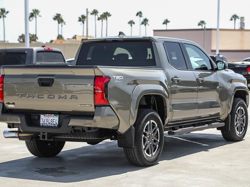 Used 2025 Toyota Tacoma TRD Sport AWD/4WD image 7