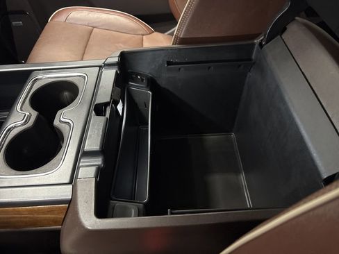 Used 2018 Chevrolet Silverado 1500 High Country image 20