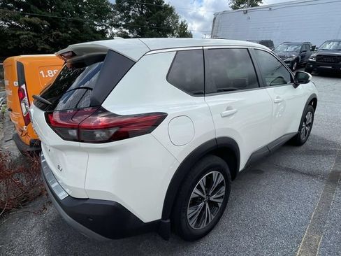 Used 2023 Nissan Rogue SV FWD image 3