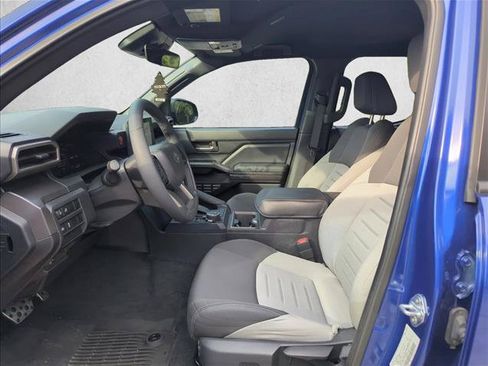 Used 2025 Toyota Tacoma TRD Sport AWD/4WD image 17