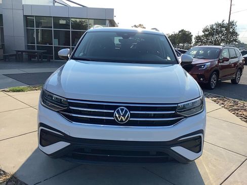 Used 2022 Volkswagen Tiguan SE w/ Panoramic Sunroof Package AWD/4WD image 3