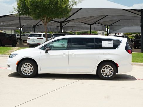 New 2025 Chrysler Voyager LX image 2