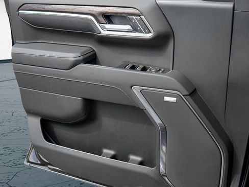 New 2026 GMC Sierra 1500 SLT image 16