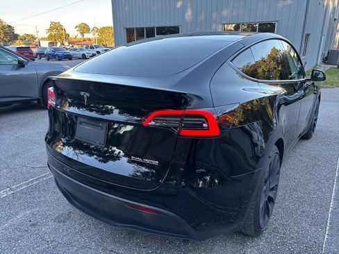 Used 2021 Tesla Model Y Performance image 9