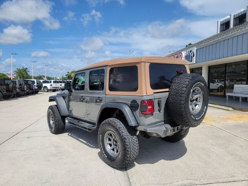Used 2021 Jeep Wrangler Unlimited Rubicon AWD/4WD image 3